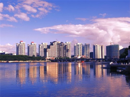 明天我们就要毕业作文（明天我们即将毕业作文）